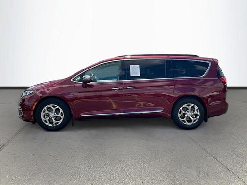 Velvet Red Pearlcoat 2022 Chrysler Pacifica Limited