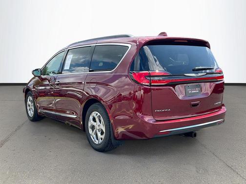 Velvet Red Pearlcoat 2022 Chrysler Pacifica Limited