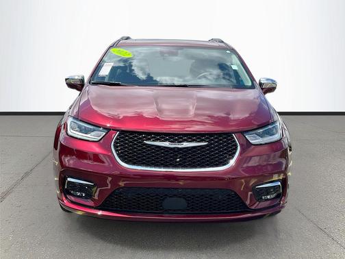 Velvet Red Pearlcoat 2022 Chrysler Pacifica Limited