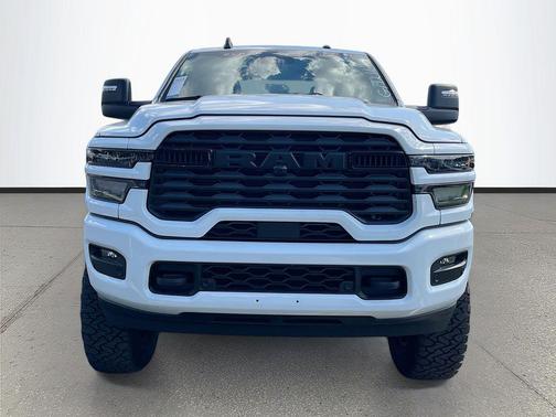Bright White Clearcoat 2026 RAM 2500 Big Horn Crew Cab 4x4 6'4' Box