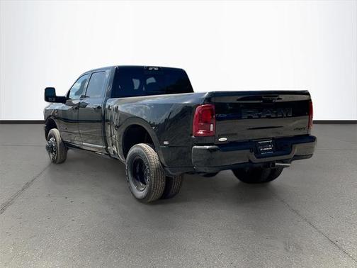 2025 RAM 3500 Laramie Crew Cab 4x4 8' Box