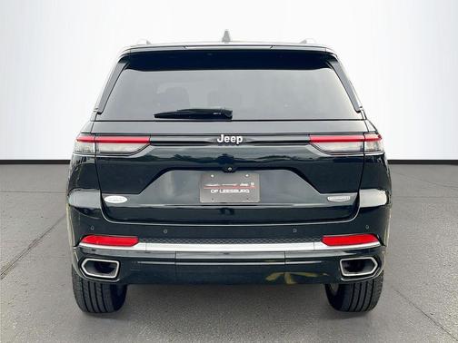 Diamond Black Crystal Pearlcoat 2023 Jeep Grand Cherokee Summit