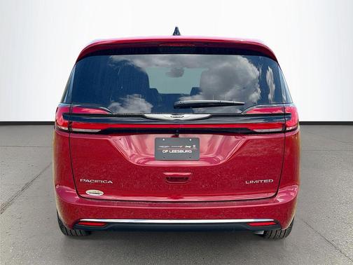 Red Hot Pearlcoat 2026 Chrysler Pacifica Limited
