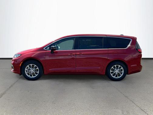 Red Hot Pearlcoat 2026 Chrysler Pacifica Limited