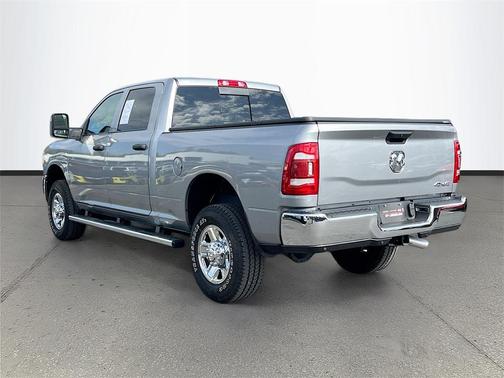 2024 RAM 2500 Tradesman Crew Cab 4x4 6'4' Box