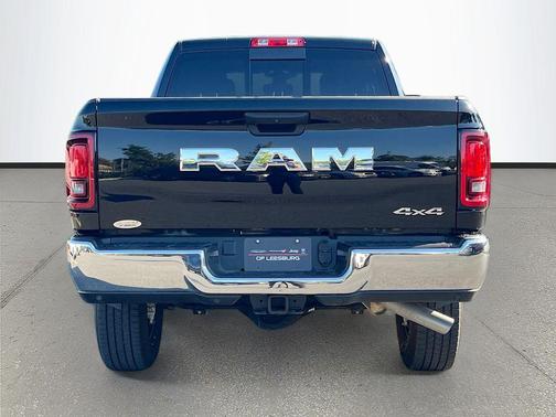 Diamond Black Crystal Pearlcoat 2025 RAM 2500 Tradesman Crew Cab 4x4 6'4' Box