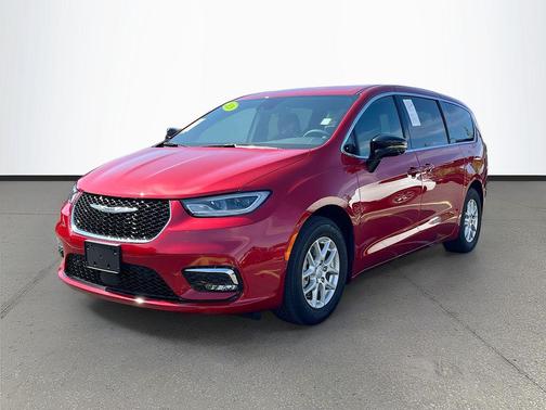 Red Hot Pearlcoat 2026 Chrysler Pacifica L