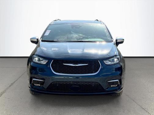 2025 Chrysler Pacifica L