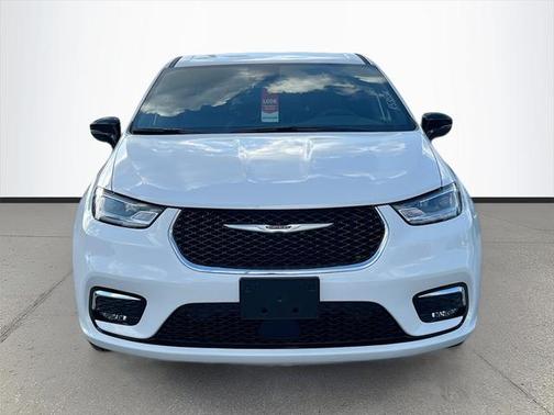 2025 Chrysler Pacifica Hybrid Select