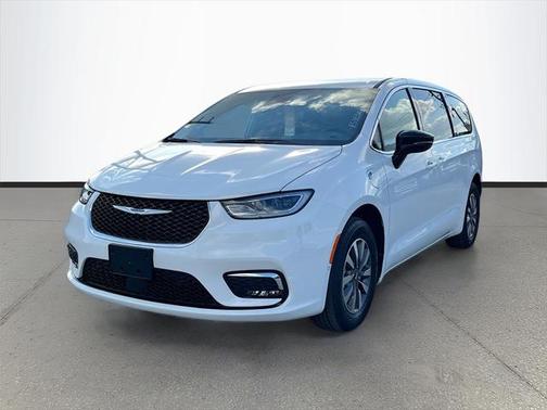 2025 Chrysler Pacifica Hybrid Select