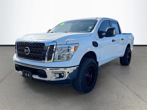 2017 Nissan Titan SV