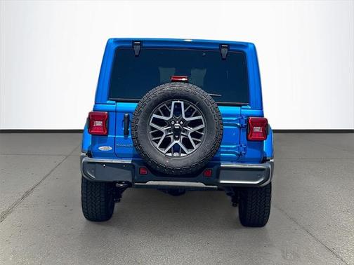 2025 Jeep Wrangler 4-Door Sahara 4x4