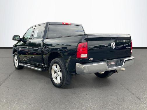 Diamond Black Crystal Pearlcoat 2022 RAM 1500 Tradesman