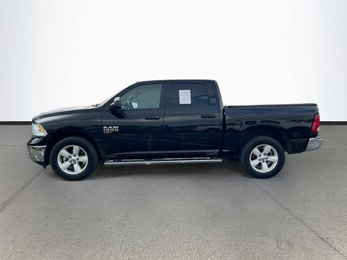 Diamond Black Crystal Pearlcoat 2022 RAM 1500 Tradesman