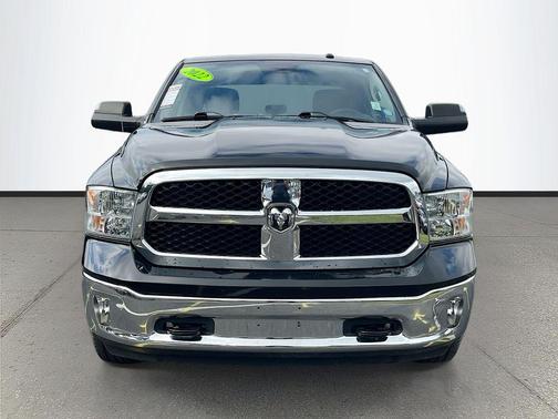 Diamond Black Crystal Pearlcoat 2022 RAM 1500 Tradesman