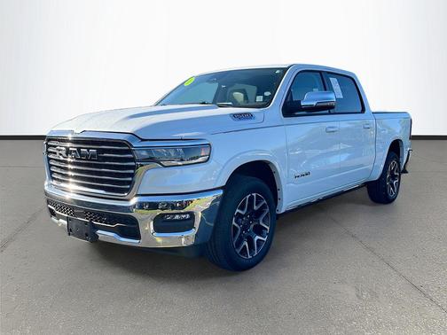 Ivory White Tri-Coat Pearlcoat 2026 RAM 1500 Laramie