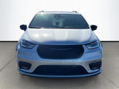 2024 Chrysler Pacifica Hybrid Premium S Appearance Pkg