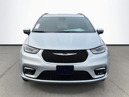 Silver Mist Clearcoat 2026 Chrysler Pacifica L