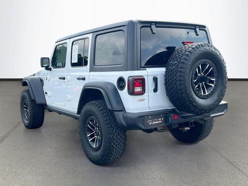 Bright White Clearcoat 2026 Jeep Wrangler Willys