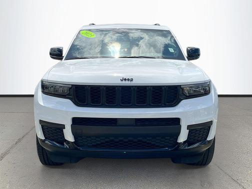 Bright White Clearcoat 2023 Jeep Grand Cherokee L Altitude