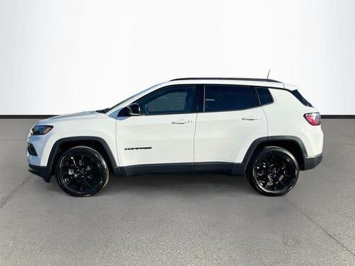Bright White Clearcoat 2026 Jeep Compass Latitude