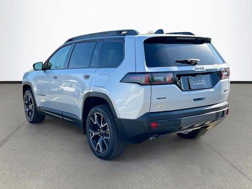 silver zynith clearcoat 2026 Jeep Cherokee Overland