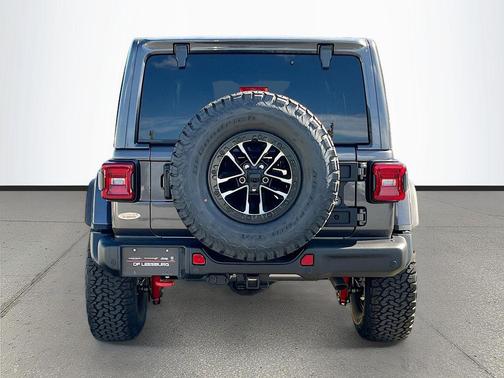 Granite Crystal Metallic Clearcoat 2026 Jeep Wrangler Rubicon