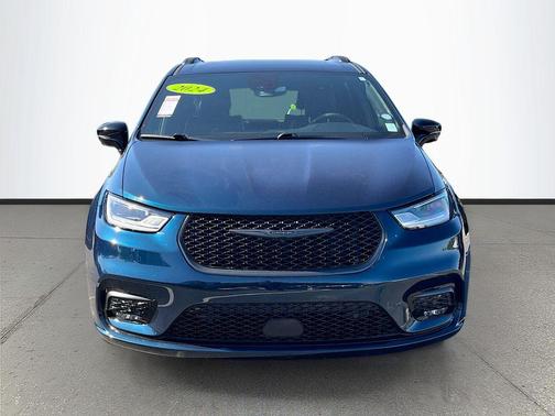 2024 Chrysler Pacifica Hybrid Premium S Appearance Pkg