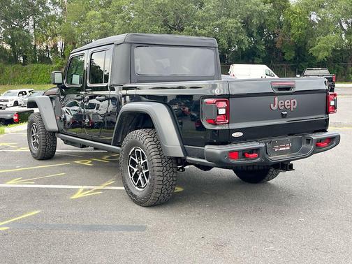 Black Clearcoat 2026 Jeep Gladiator Rubicon