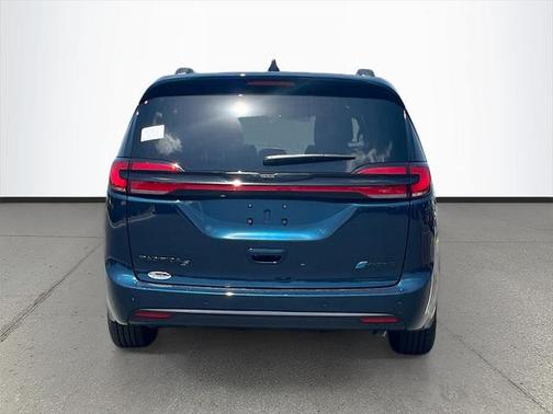 2025 Chrysler Pacifica Hybrid Premium S Appearance Pkg