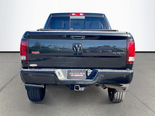 2017 RAM 2500 Laramie Crew Cab 4x4 6'4' Box