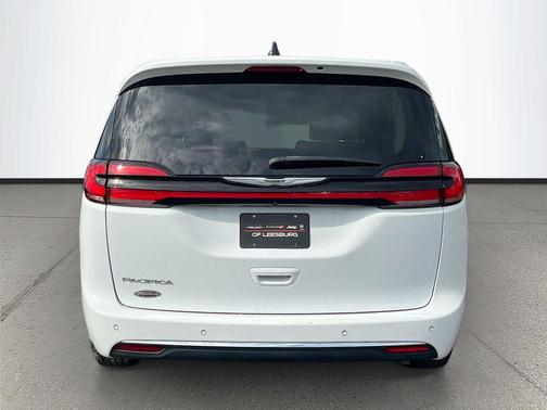 Bright White Clearcoat 2023 Chrysler Pacifica Touring L