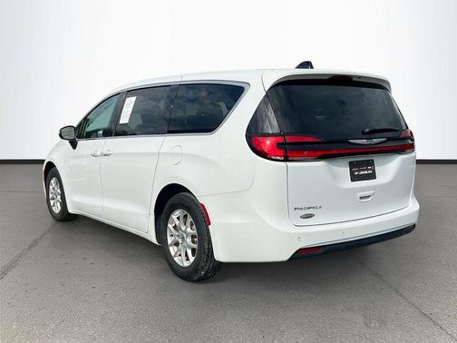 Bright White Clearcoat 2023 Chrysler Pacifica Touring L