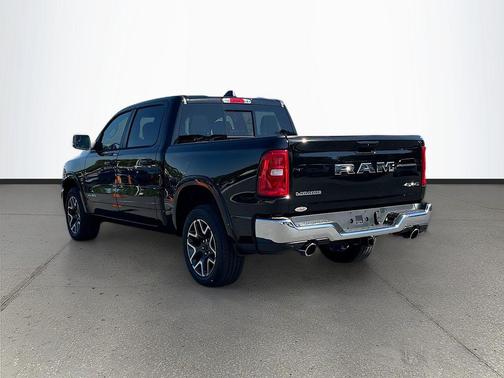 Diamond Black Crystal Pearlcoat 2025 RAM 1500 Laramie
