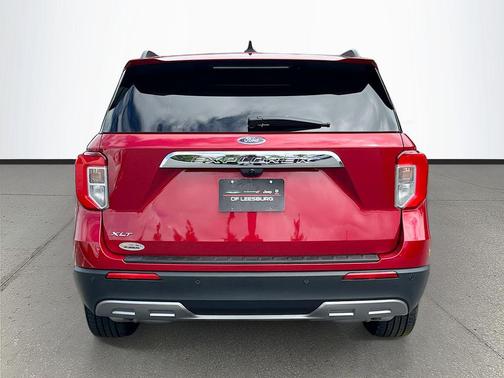 Rapid Red Metallic Tinted Clearcoat 2022 Ford Explorer XLT