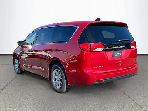 2026 Chrysler Voyager LX