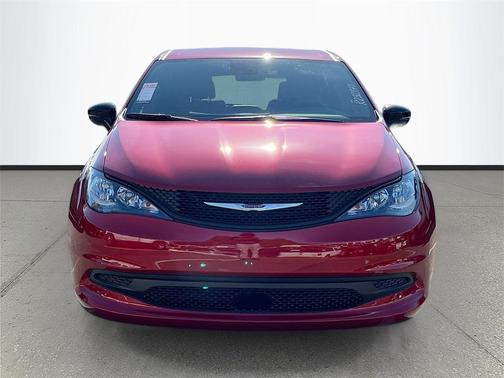 2026 Chrysler Voyager LX