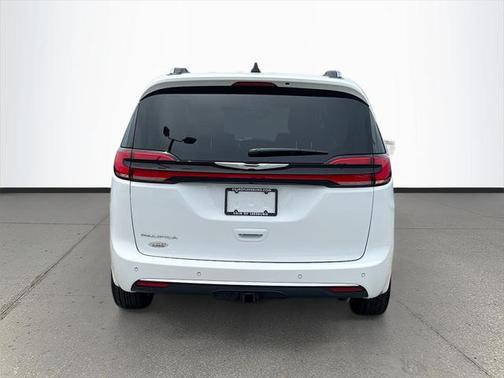 2025 Chrysler Pacifica L