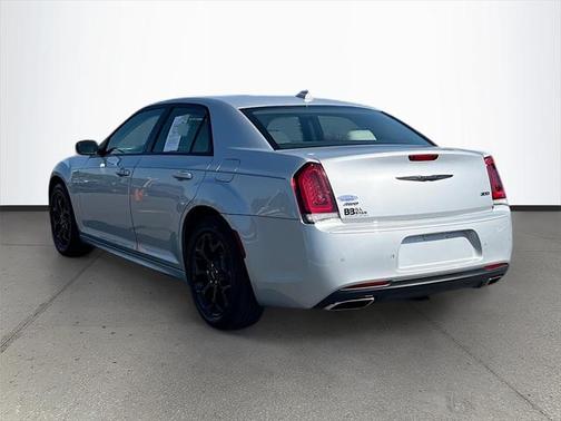 2022 Chrysler 300 Touring