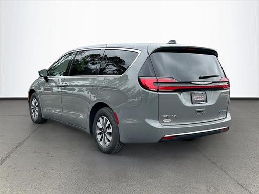 2025 Chrysler Pacifica Hybrid Select
