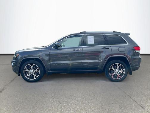 Granite Crystal Metallic Clearcoat 2018 Jeep Grand Cherokee Sterling Edition