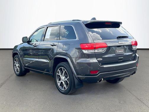 Granite Crystal Metallic Clearcoat 2018 Jeep Grand Cherokee Sterling Edition