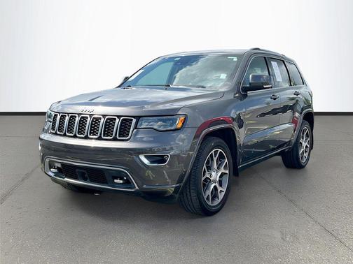 Granite Crystal Metallic Clearcoat 2018 Jeep Grand Cherokee Sterling Edition