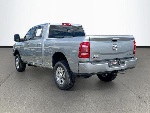 2023 RAM 3500 Laramie Crew Cab 4x4 6'4' Box