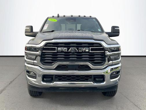 2025 RAM 2500 Tradesman Crew Cab 4x4 6'4' Box