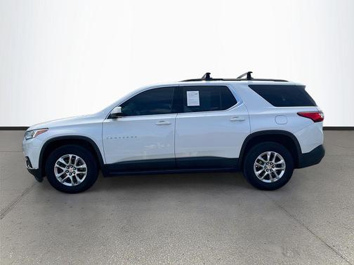 Iridescent Pearl Tricoat 2021 Chevrolet Traverse LT Cloth