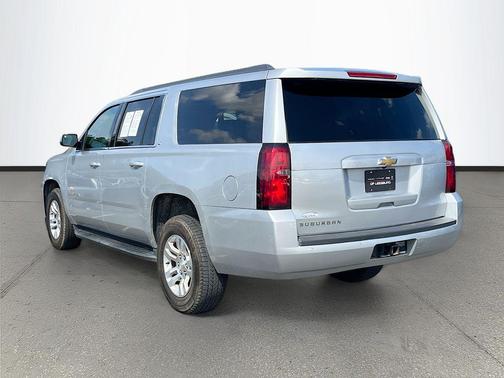Silver Ice Metallic 2018 Chevrolet Suburban LT