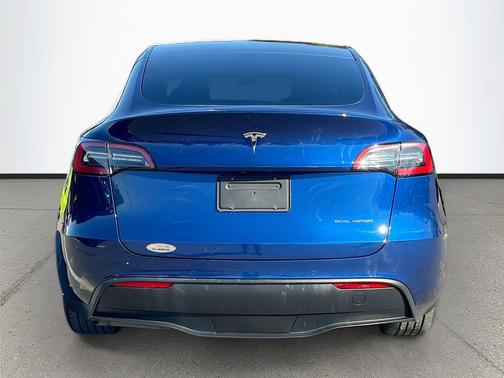 2022 Tesla Model Y Long Range Dual Motor All-Wheel Drive