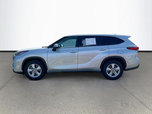 Celestial Silver Metallic 2021 Toyota Highlander LE