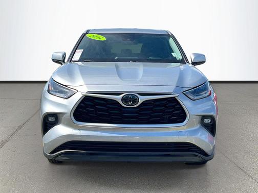 Celestial Silver Metallic 2021 Toyota Highlander LE